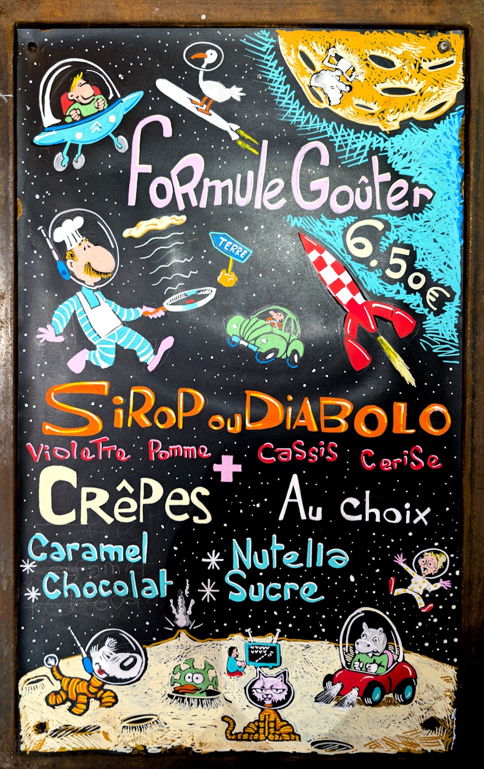 Panneau 'Formule Goûter' pour salon de thé avec un dessin de pùtisseries gourmandes.