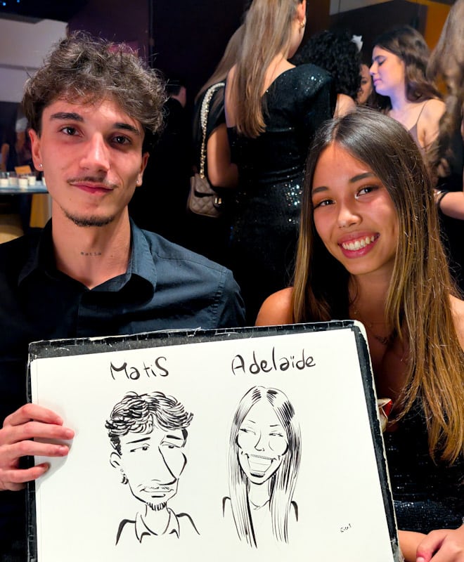 Caricaturiste lors d'un cocktail d'entreprise soirée gala — animation événementielle