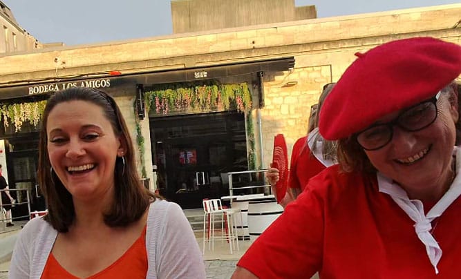 Ambiance de dîner d'équipe à Bordeaux autour du caricaturiste illustrateur