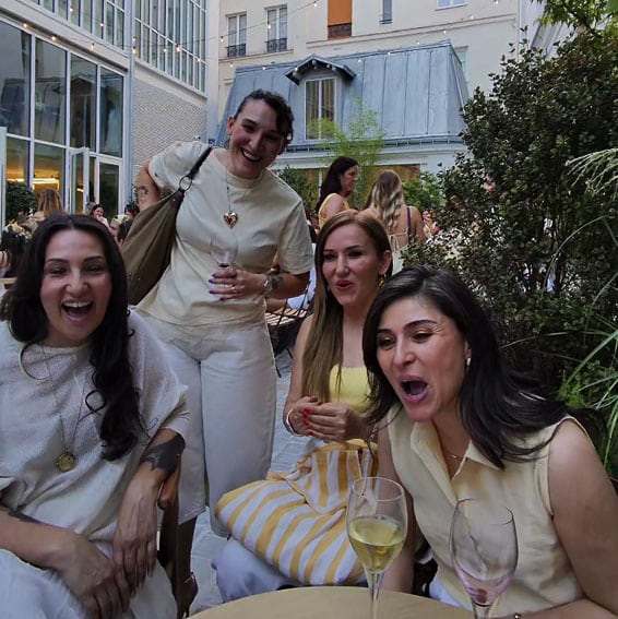 Fou rire partagé autour du caricaturiste illustrateur, événement de marque à Paris